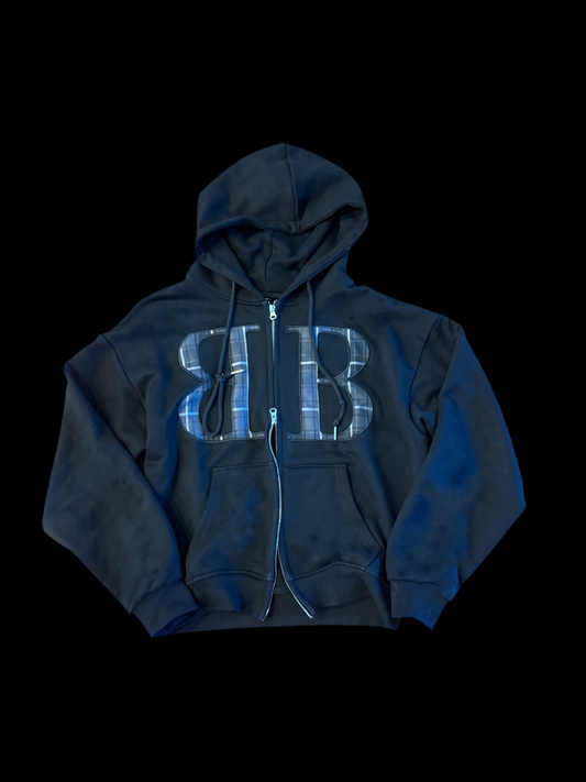 2. ᗺ B zip up sweater